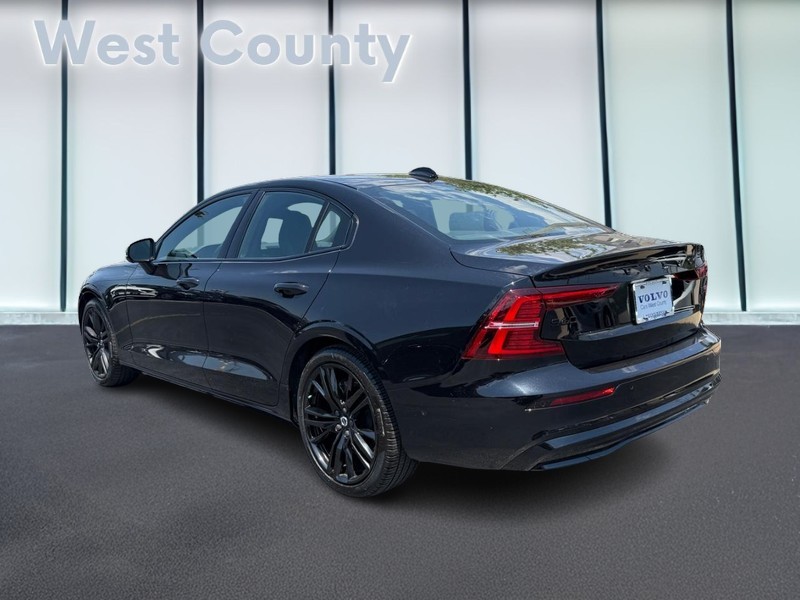 Volvo S60 Vehicle Full-screen Gallery Image 06