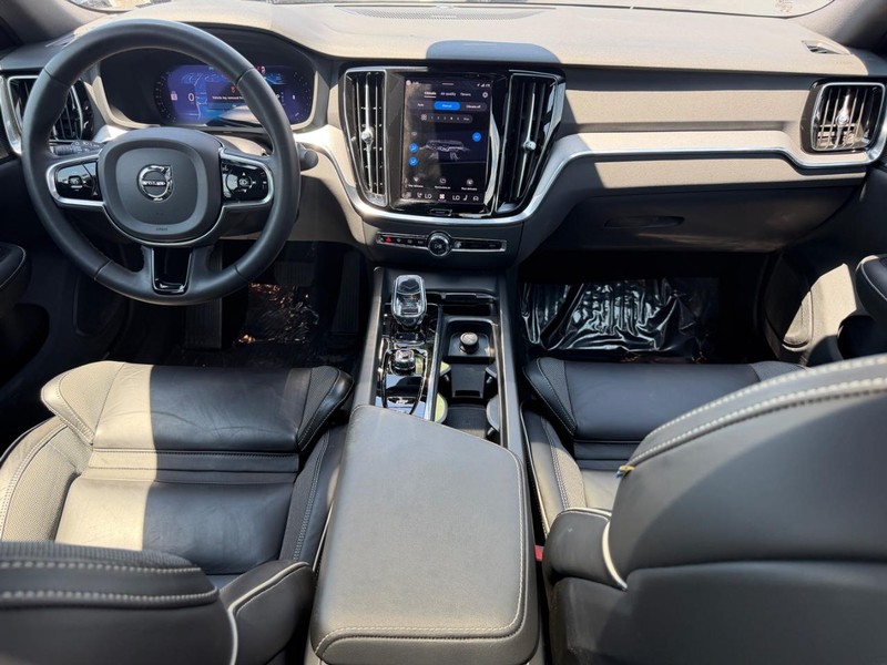 Volvo S60 Vehicle Full-screen Gallery Image 11