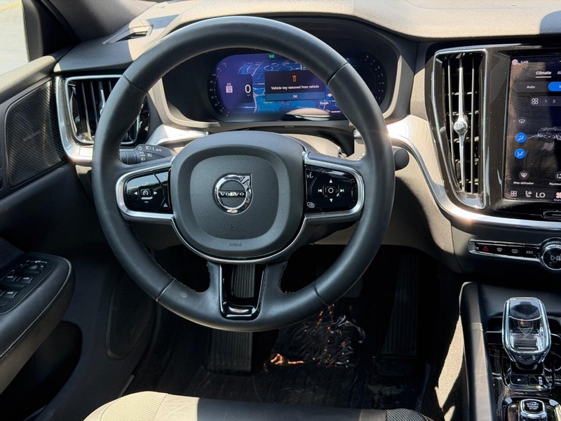 Volvo S60 Vehicle Full-screen Gallery Image 12
