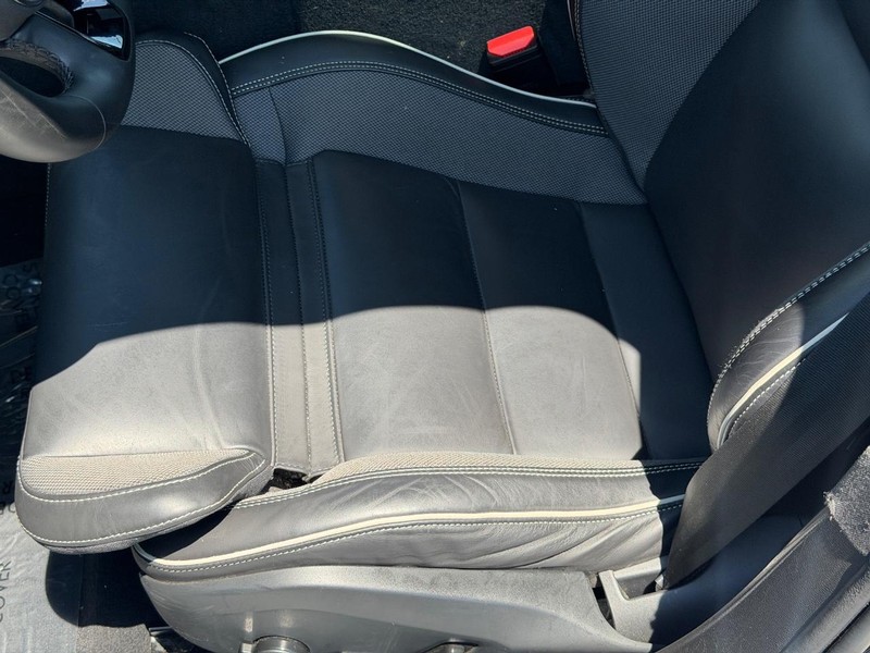 Volvo S60 Vehicle Full-screen Gallery Image 21