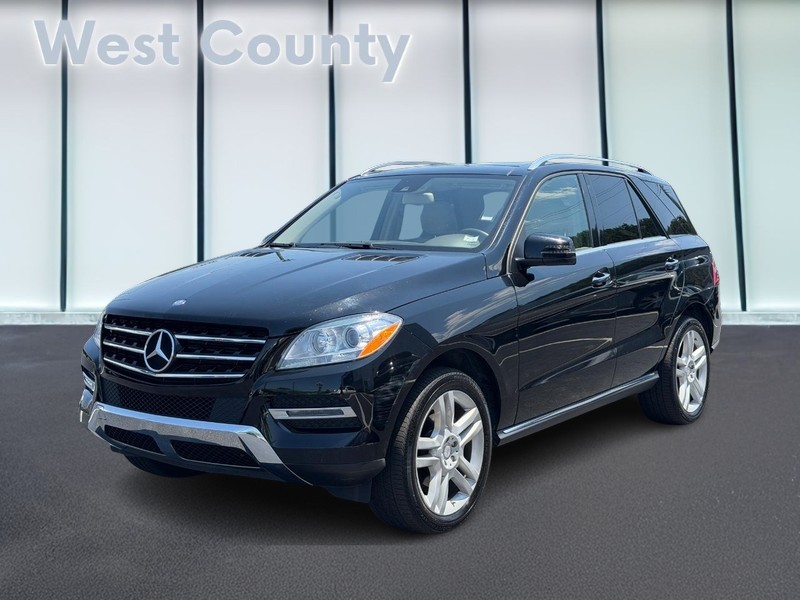 Mercedes-Benz M-Class Vehicle Full-screen Gallery Image 08