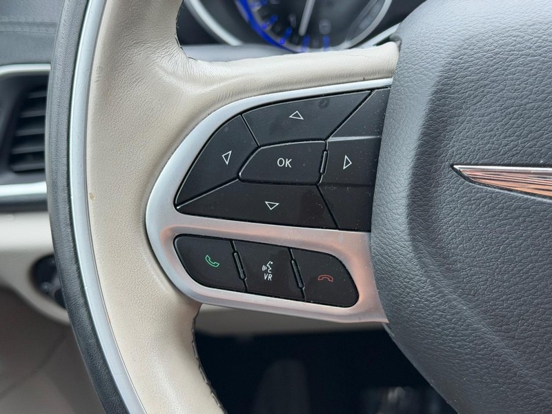 Chrysler Pacifica Vehicle Full-screen Gallery Image 20