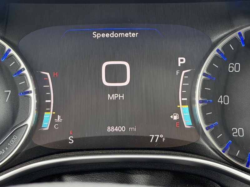 Chrysler Pacifica Vehicle Full-screen Gallery Image 23