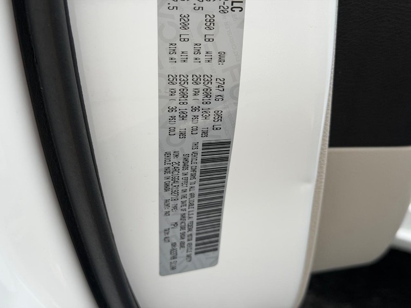 Chrysler Pacifica Vehicle Full-screen Gallery Image 26
