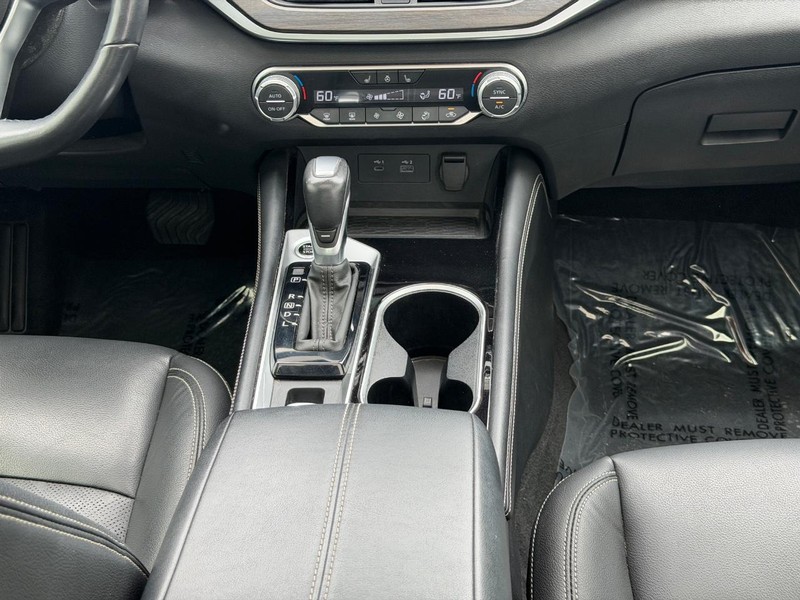 Nissan Altima Vehicle Full-screen Gallery Image 14