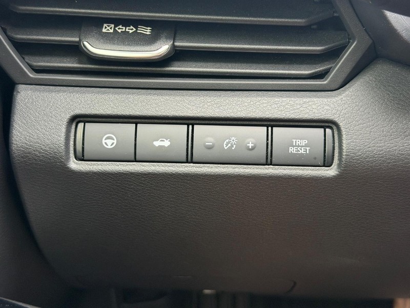 Nissan Altima Vehicle Full-screen Gallery Image 16