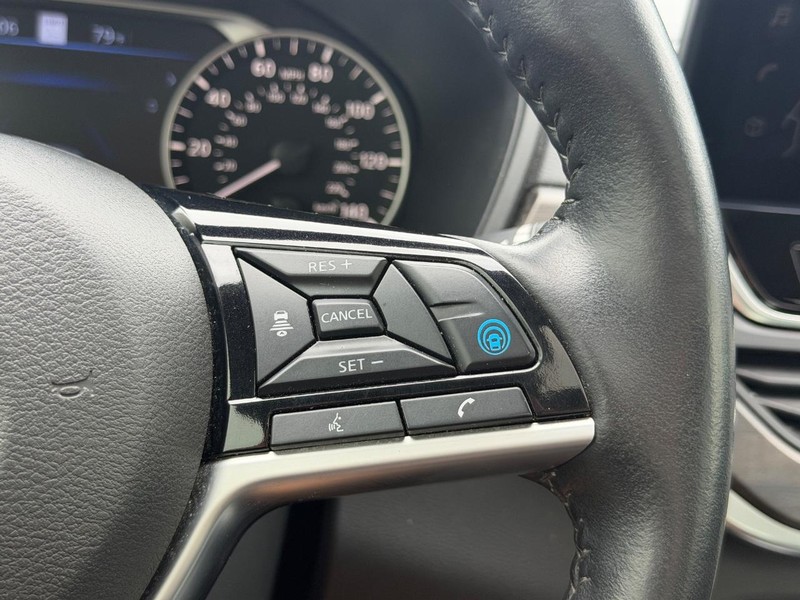 Nissan Altima Vehicle Full-screen Gallery Image 18
