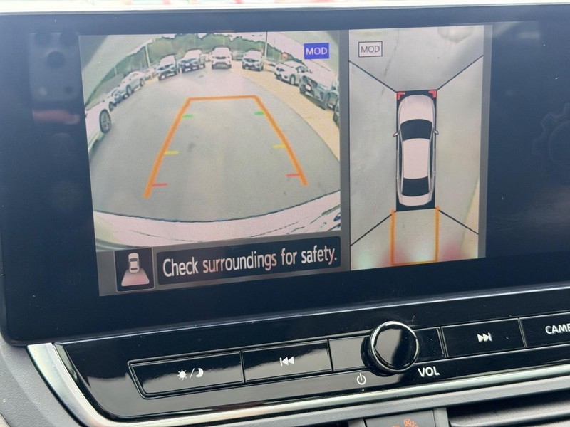Nissan Altima Vehicle Full-screen Gallery Image 21