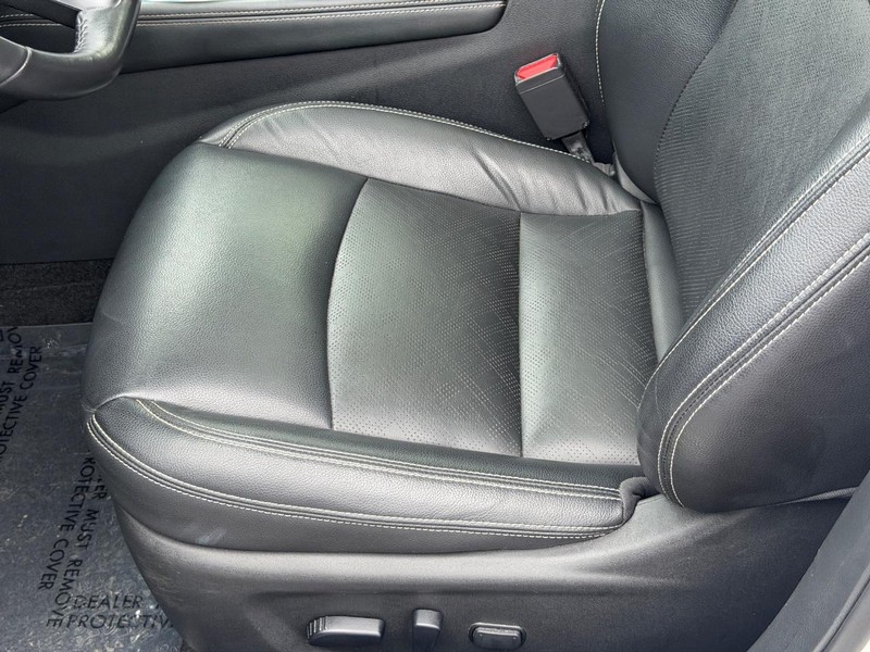 Nissan Altima Vehicle Full-screen Gallery Image 22