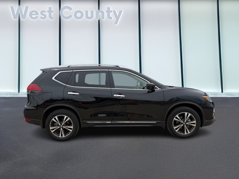 Nissan Rogue Vehicle Full-screen Gallery Image 02