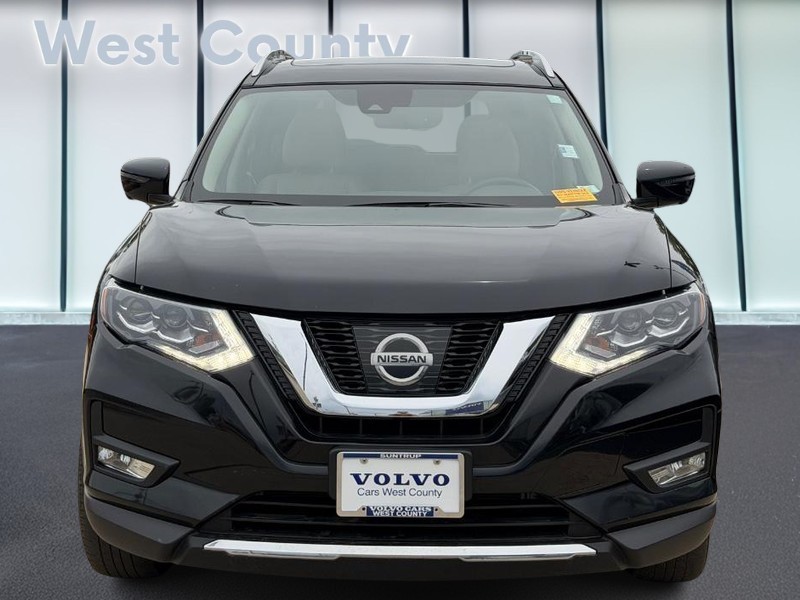 Nissan Rogue Vehicle Full-screen Gallery Image 09
