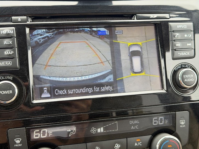 Nissan Rogue Vehicle Full-screen Gallery Image 20
