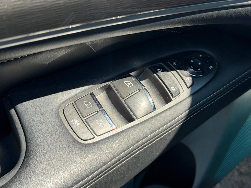 INFINITI QX60 Vehicle Full-screen Gallery Image 15
