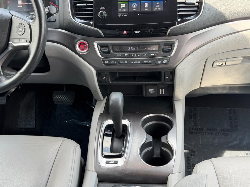 Honda Pilot Vehicle Full-screen Gallery Image 14