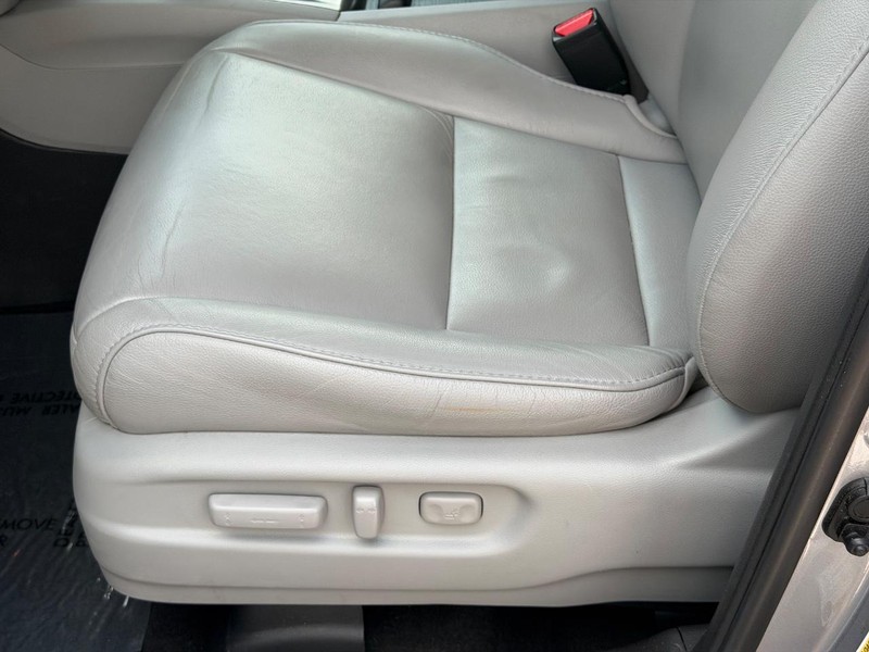 Honda Pilot Vehicle Full-screen Gallery Image 24