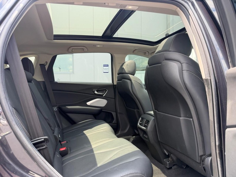 Acura RDX Vehicle Full-screen Gallery Image 10