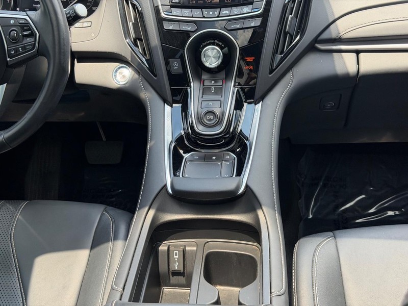 Acura RDX Vehicle Full-screen Gallery Image 14