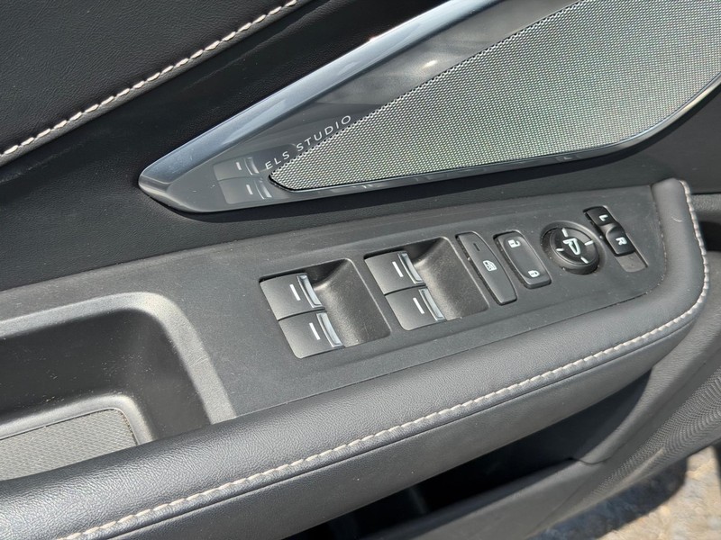 Acura RDX Vehicle Full-screen Gallery Image 15