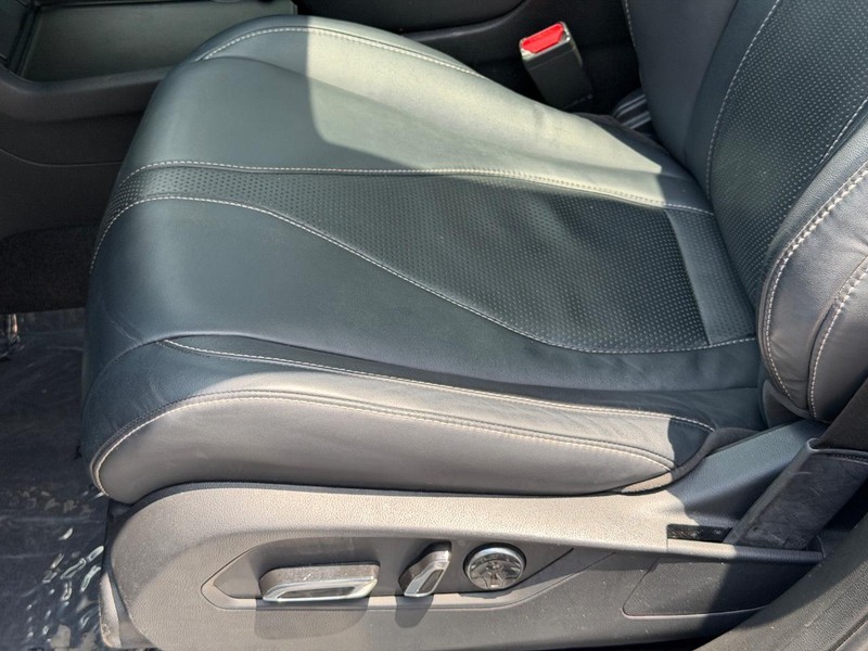 Acura RDX Vehicle Full-screen Gallery Image 23