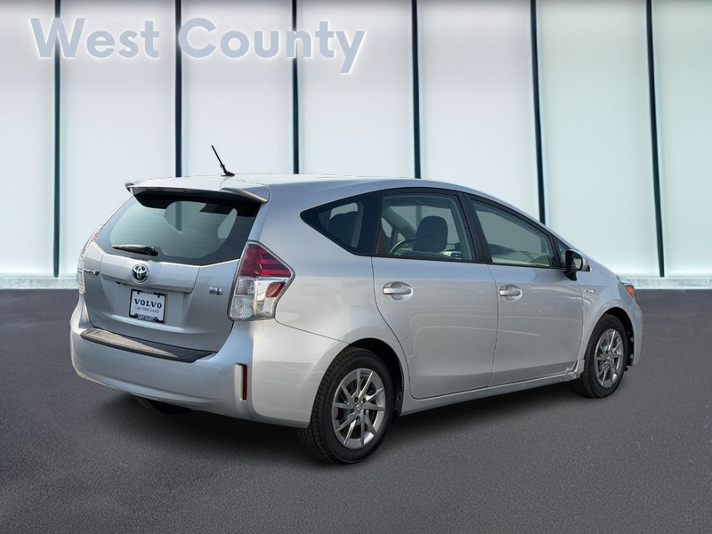 Toyota Prius V Vehicle Full-screen Gallery Image 02