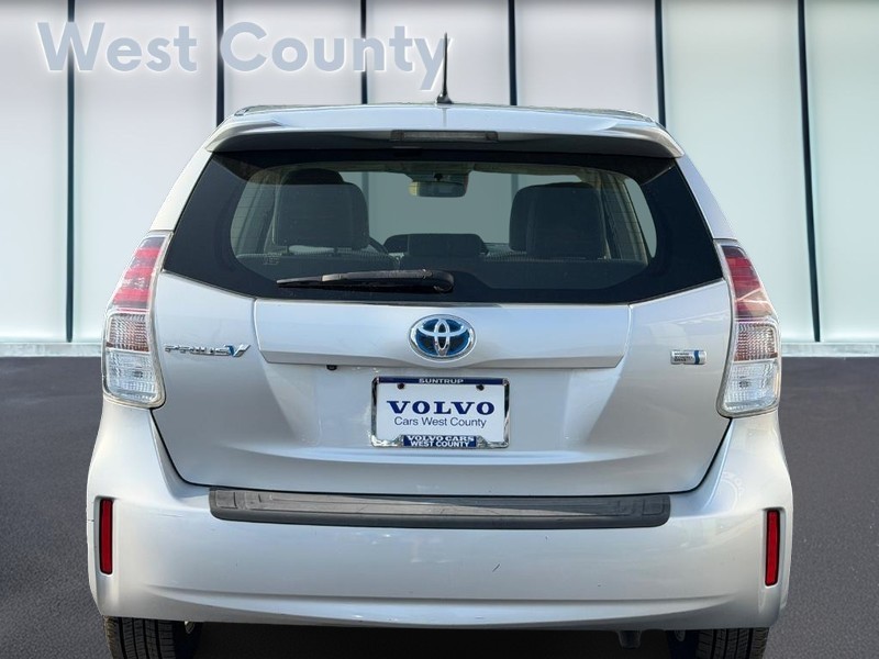 Toyota Prius V Vehicle Full-screen Gallery Image 04