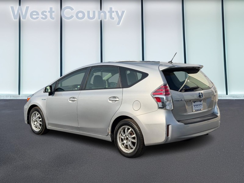 Toyota Prius V Vehicle Full-screen Gallery Image 05