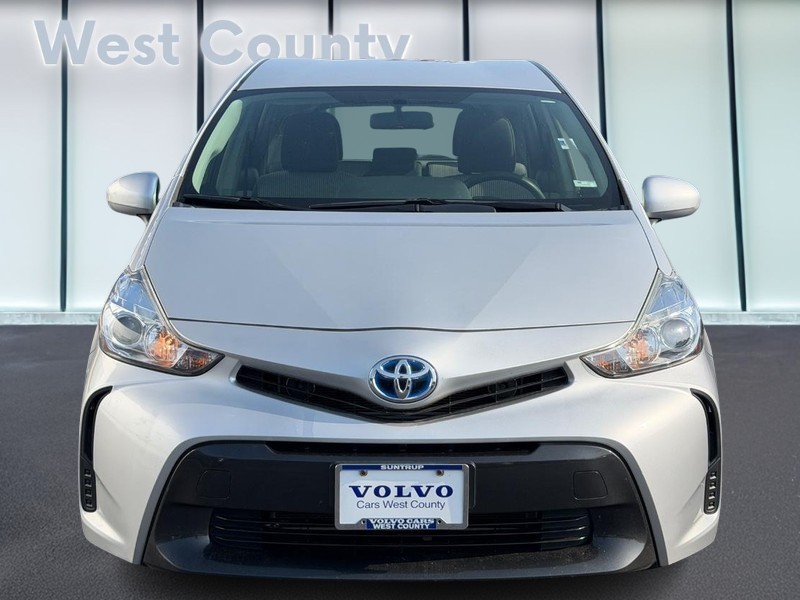 Toyota Prius V Vehicle Full-screen Gallery Image 08