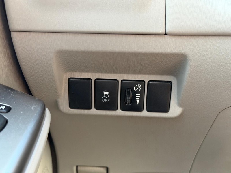 Toyota Prius V Vehicle Full-screen Gallery Image 15