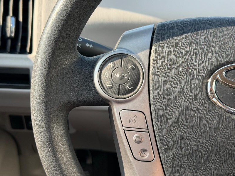 Toyota Prius V Vehicle Full-screen Gallery Image 16