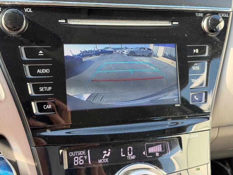Toyota Prius V Vehicle Full-screen Gallery Image 18