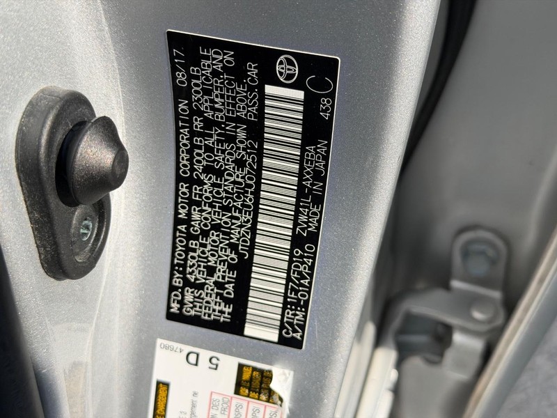 Toyota Prius V Vehicle Full-screen Gallery Image 20