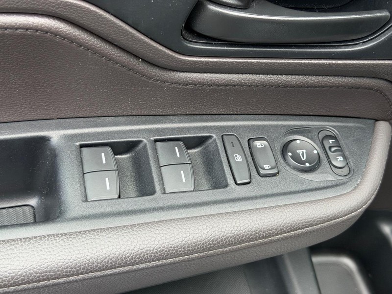 Honda Odyssey Vehicle Full-screen Gallery Image 15