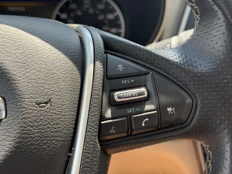 Nissan Maxima Vehicle Full-screen Gallery Image 18