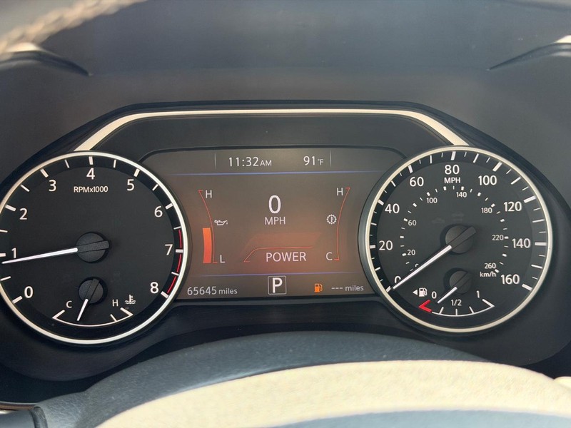 Nissan Maxima Vehicle Full-screen Gallery Image 19
