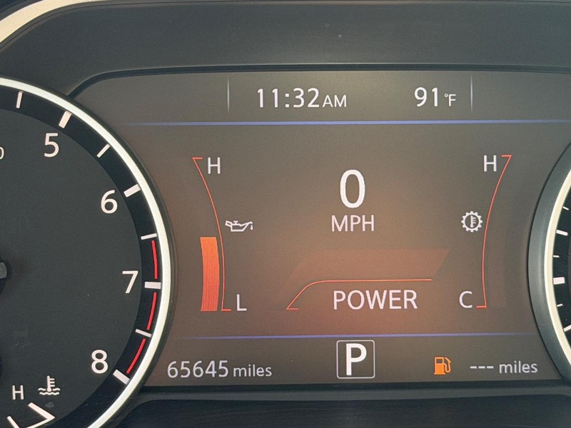Nissan Maxima Vehicle Full-screen Gallery Image 20