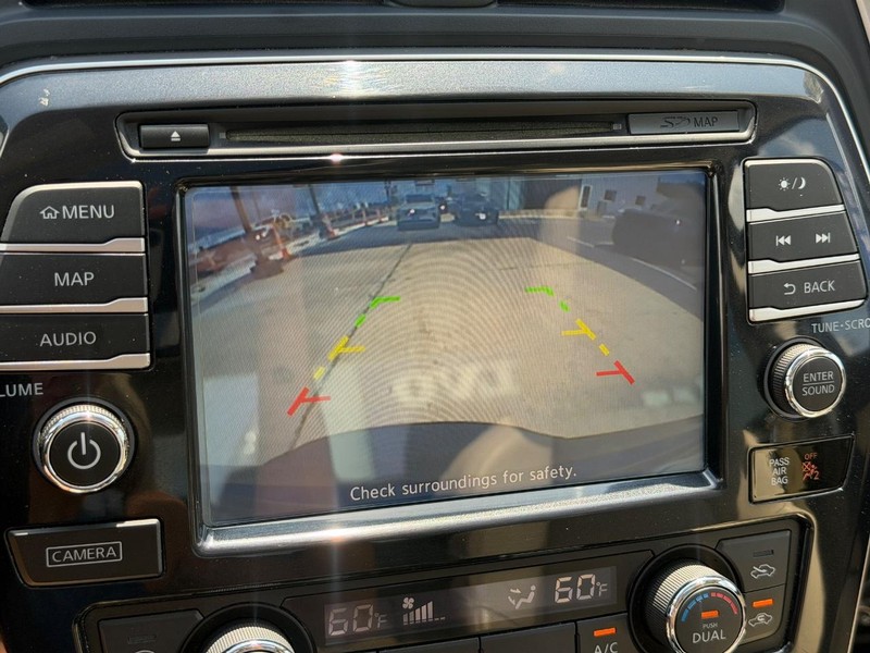 Nissan Maxima Vehicle Full-screen Gallery Image 21