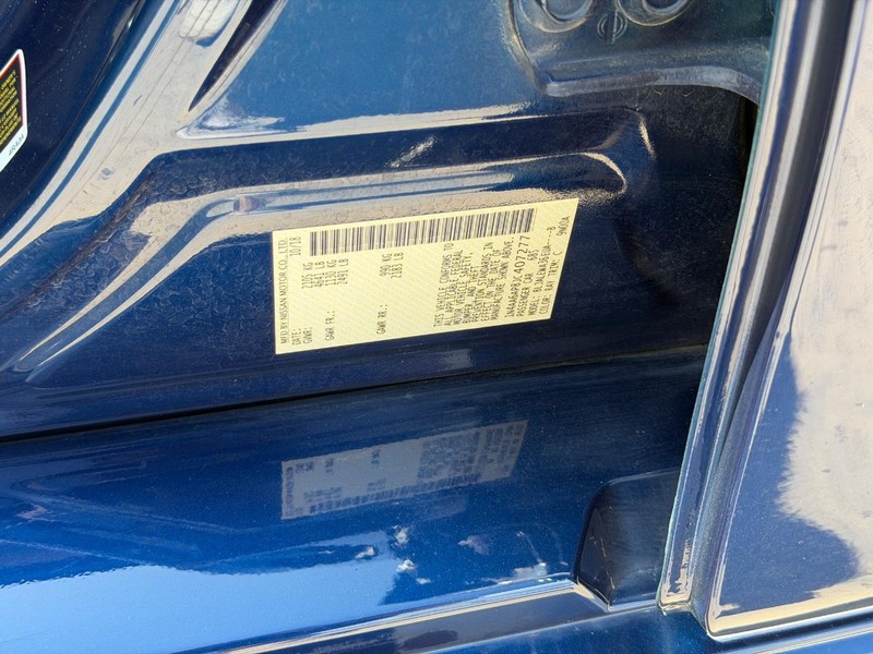 Nissan Maxima Vehicle Full-screen Gallery Image 24