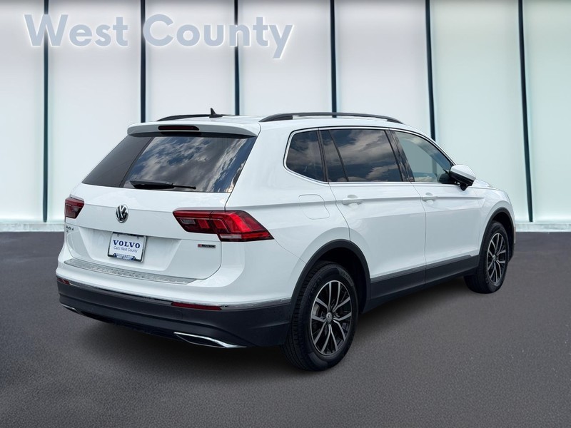 Volkswagen Tiguan Vehicle Full-screen Gallery Image 03