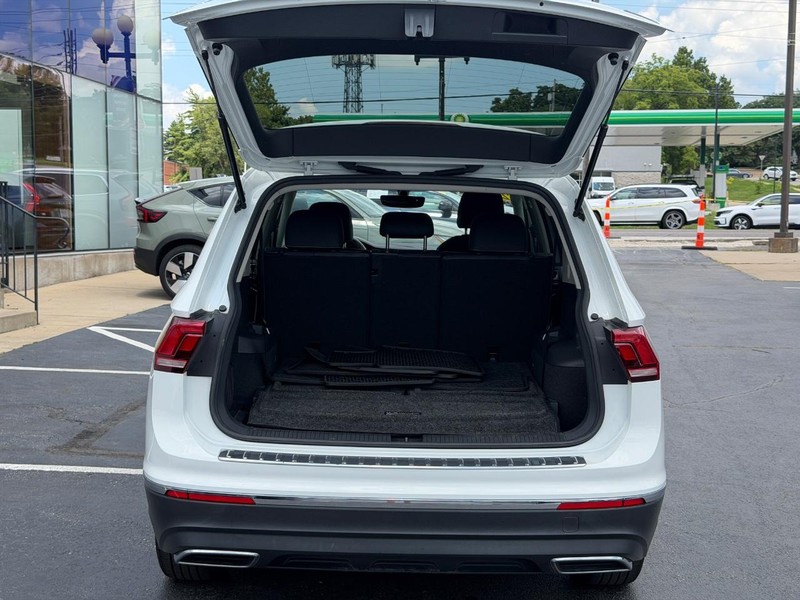 Volkswagen Tiguan Vehicle Full-screen Gallery Image 04
