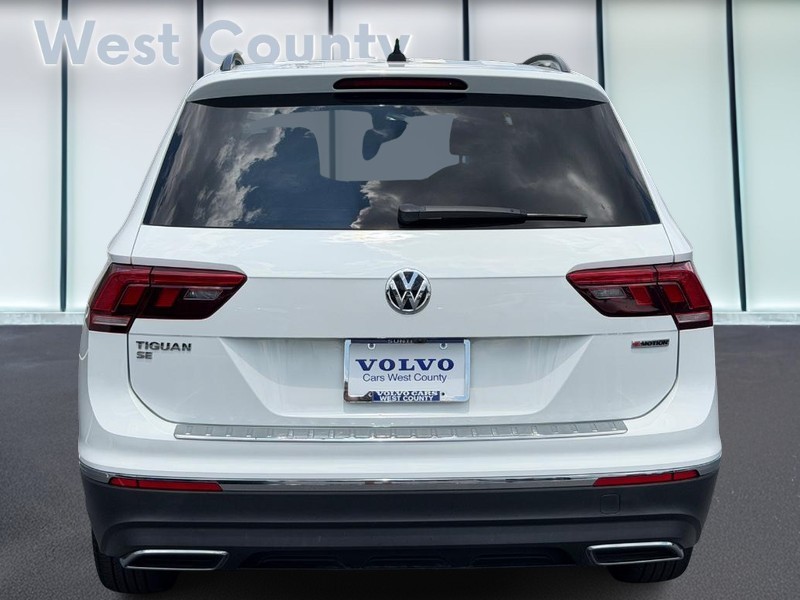 Volkswagen Tiguan Vehicle Full-screen Gallery Image 05