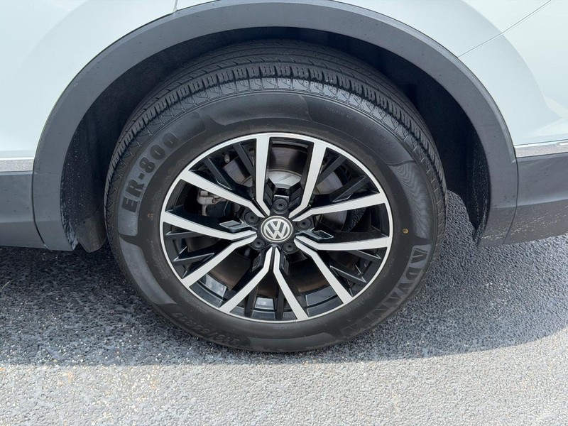 Volkswagen Tiguan Vehicle Full-screen Gallery Image 07