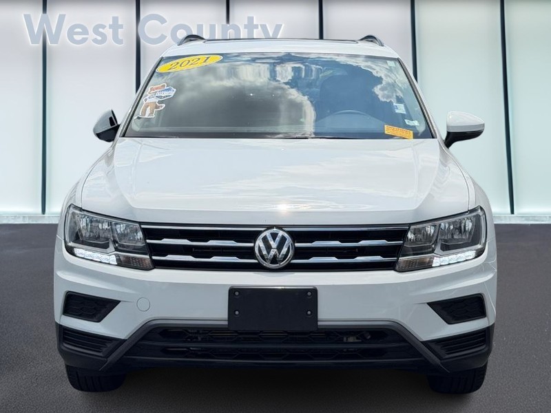Volkswagen Tiguan Vehicle Full-screen Gallery Image 09