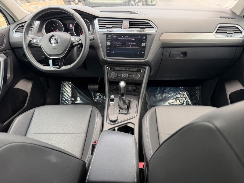 Volkswagen Tiguan Vehicle Full-screen Gallery Image 11