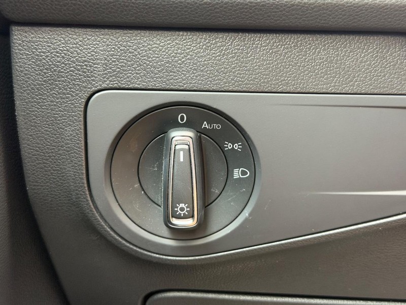 Volkswagen Tiguan Vehicle Full-screen Gallery Image 16
