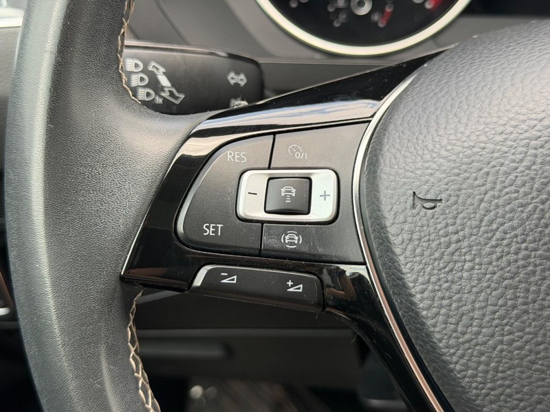 Volkswagen Tiguan Vehicle Full-screen Gallery Image 17