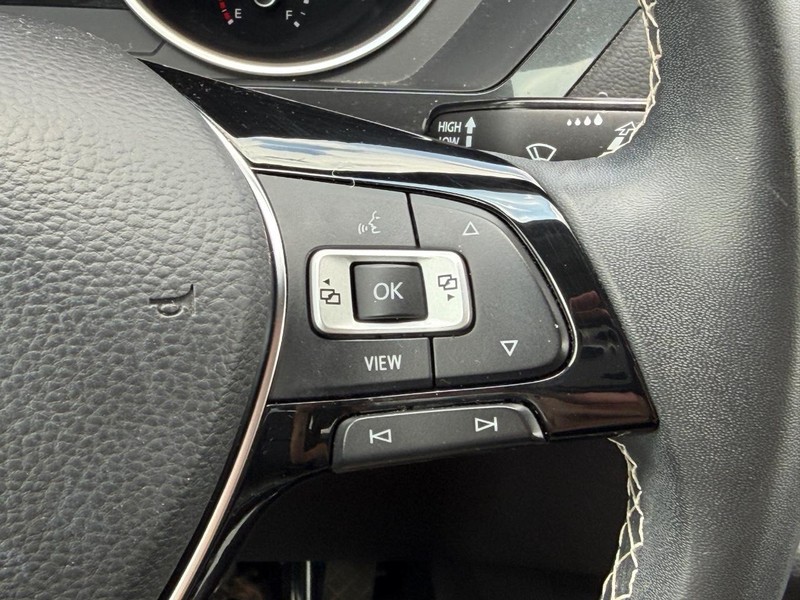 Volkswagen Tiguan Vehicle Full-screen Gallery Image 18