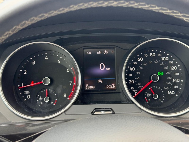 Volkswagen Tiguan Vehicle Full-screen Gallery Image 19