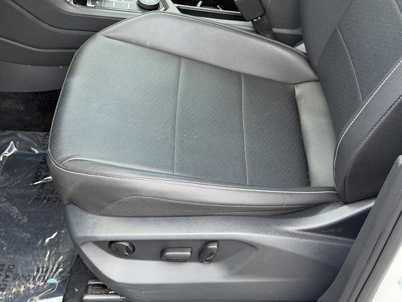 Volkswagen Tiguan Vehicle Full-screen Gallery Image 22