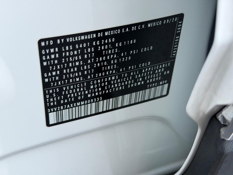 Volkswagen Tiguan Vehicle Full-screen Gallery Image 23