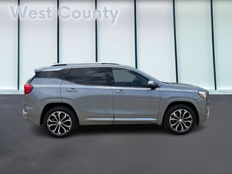 GMC Terrain Vehicle Full-screen Gallery Image 02